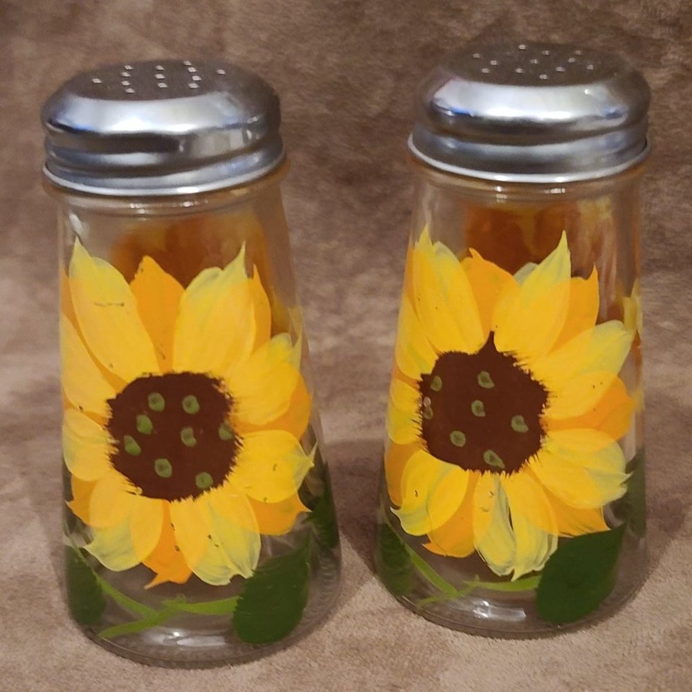 vintage sunflower salt and pepper shakers